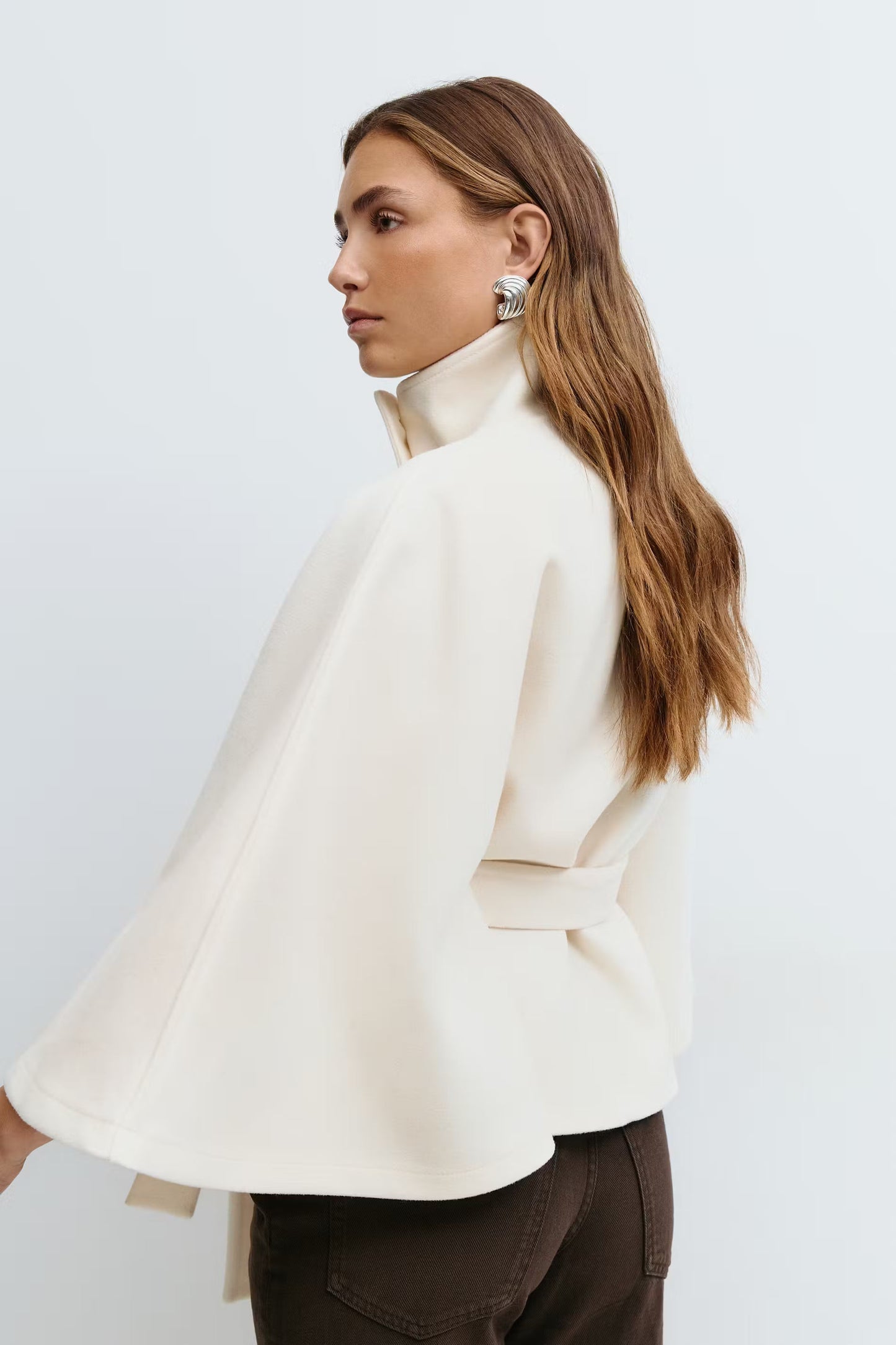 Dames Capejas | Elegante jas met ceintuur en hoge kraag