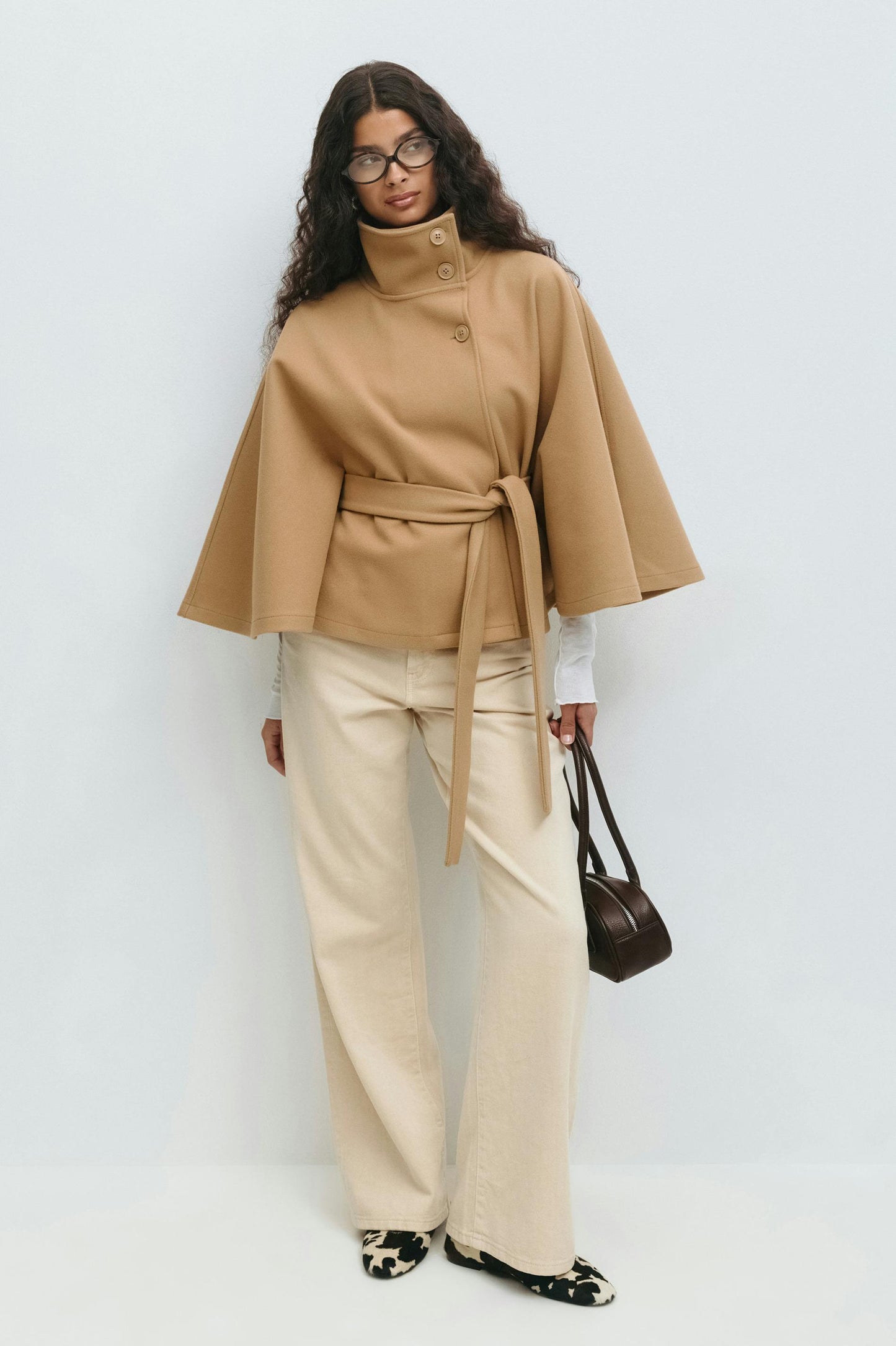 Dames Capejas | Elegante jas met ceintuur en hoge kraag