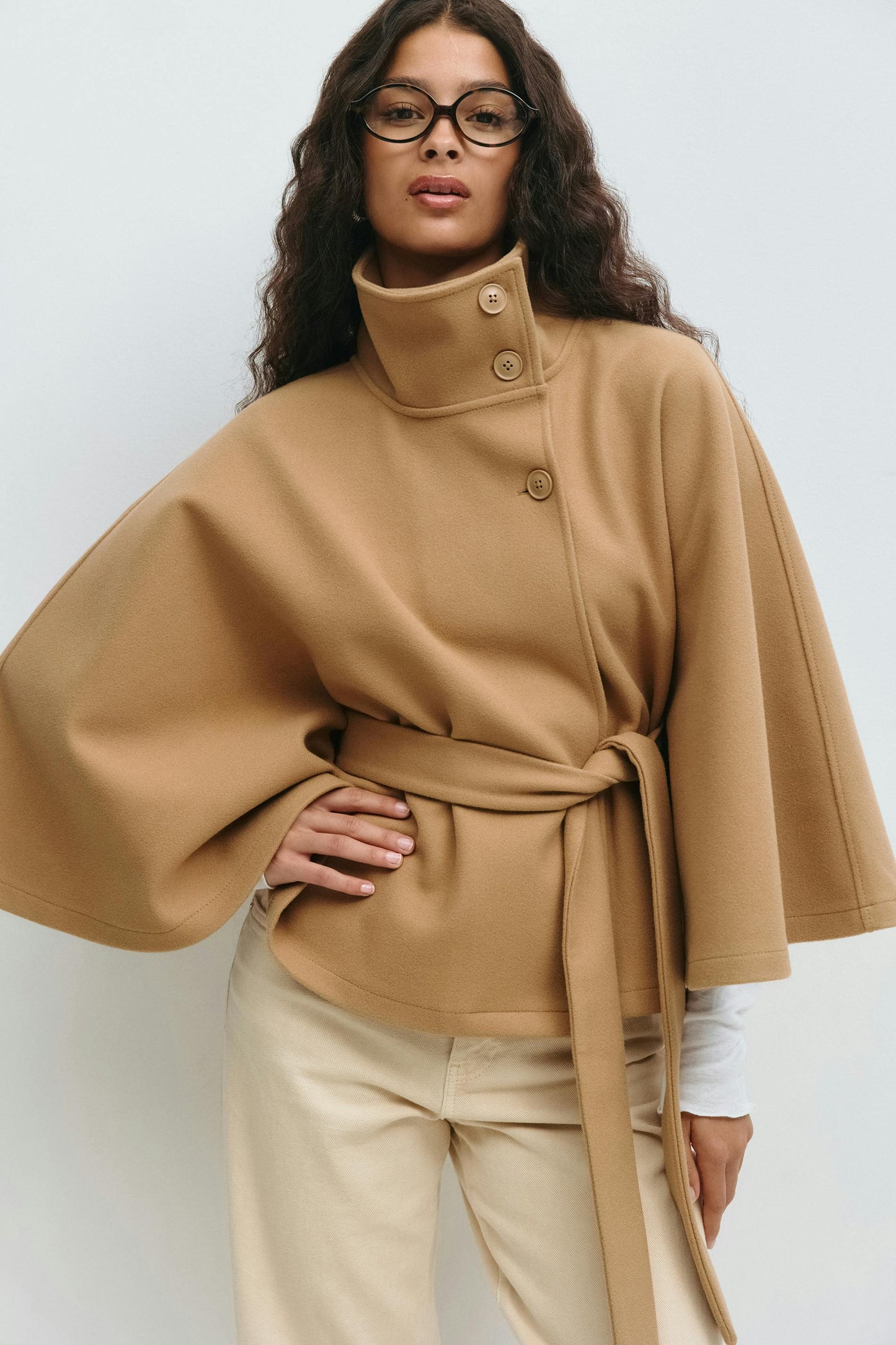 Dames Capejas | Elegante jas met ceintuur en hoge kraag