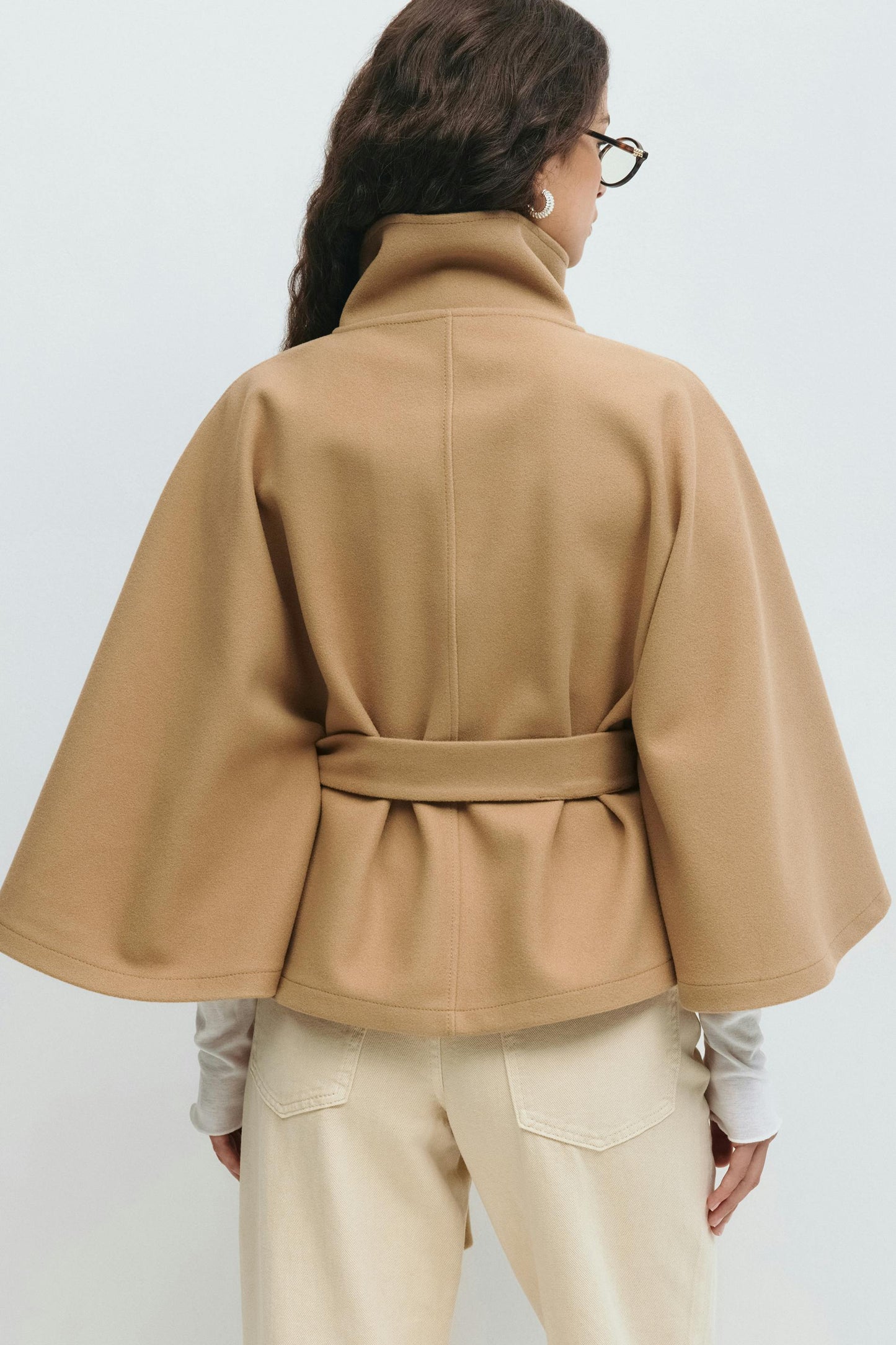 Dames Capejas | Elegante jas met ceintuur en hoge kraag