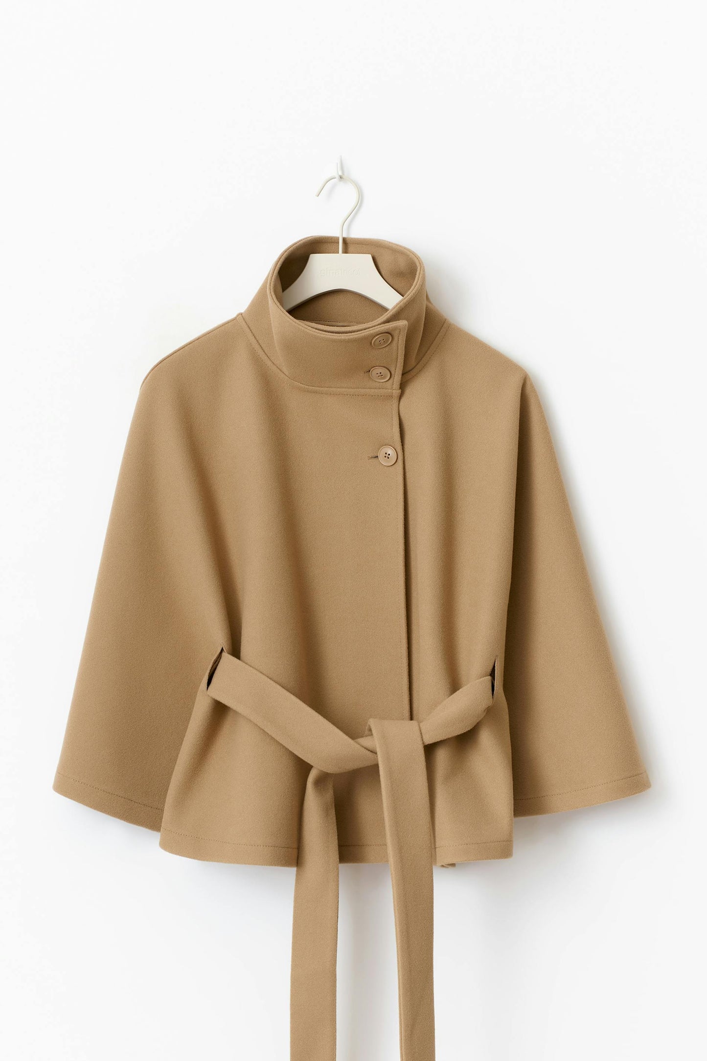 Dames Capejas | Elegante jas met ceintuur en hoge kraag