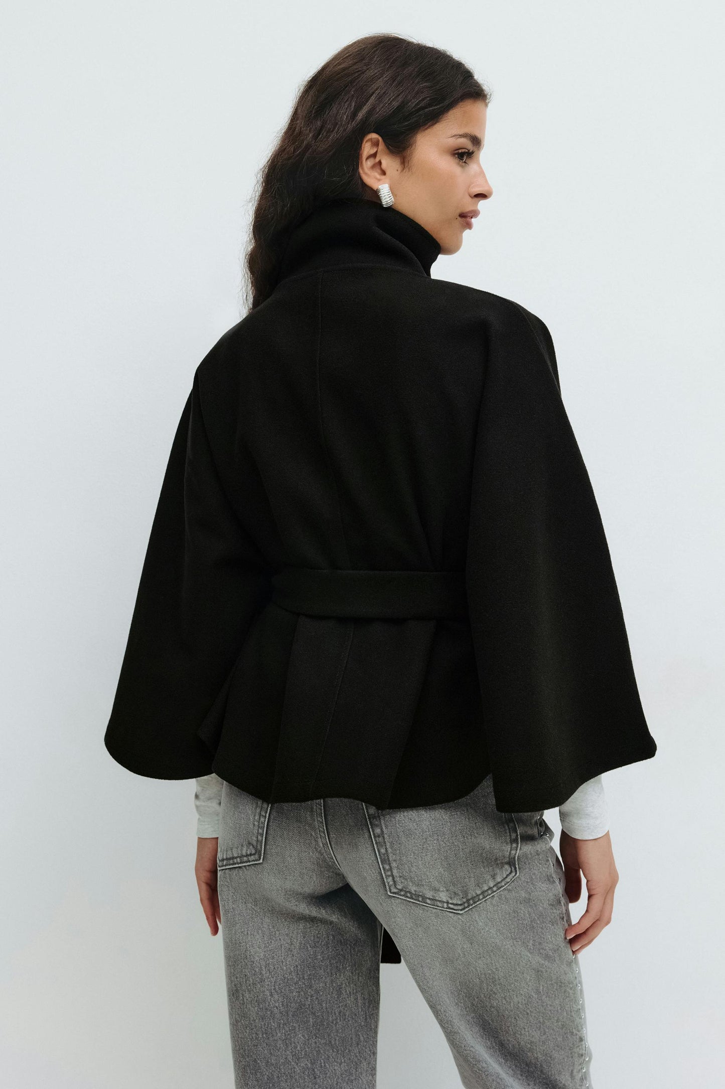 Dames Capejas | Elegante jas met ceintuur en hoge kraag