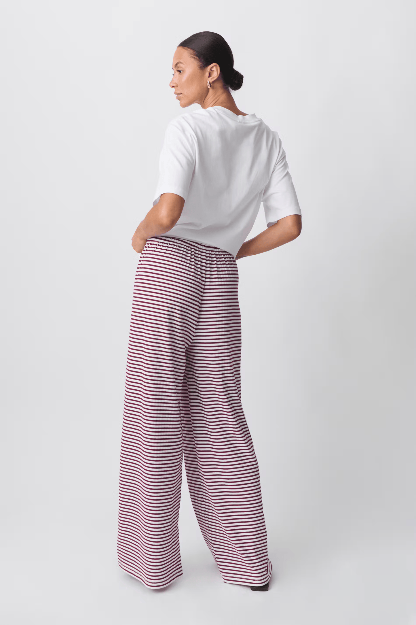 Serenya – Dames gestreepte broek met relaxte pasvorm