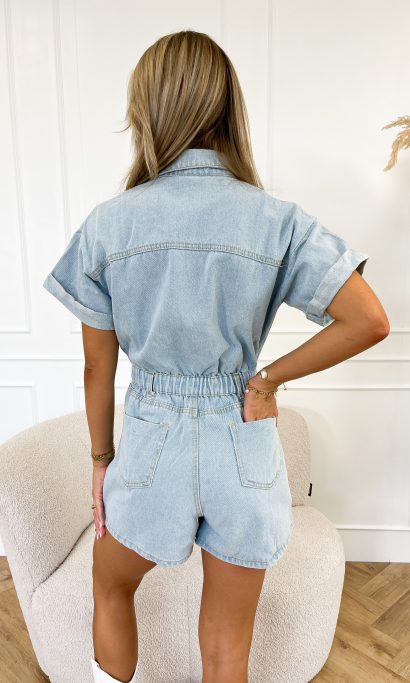 Jiska – Korte denim jumpsuit met speelse charme