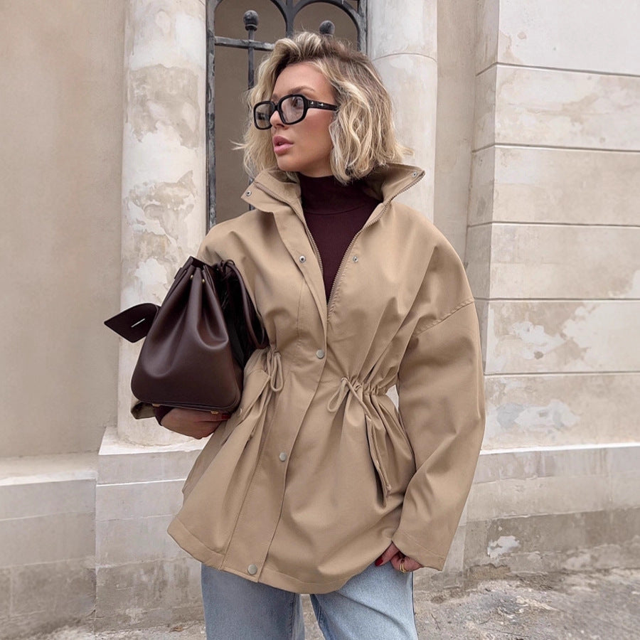 Elvienne – Dames trenchcoat kort met tailleband en hoge kraag