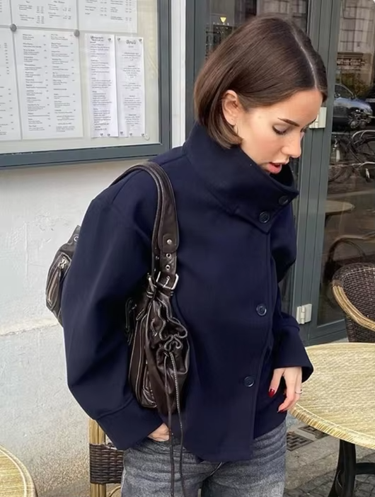 Dames Korte Jas | Elegante jas met hoge kraag en knopen