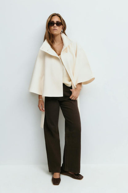 Dames Capejas | Elegante jas met ceintuur en hoge kraag
