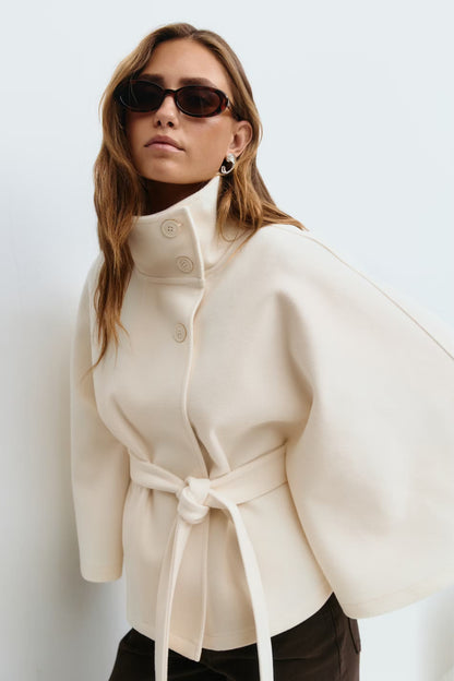 Dames Capejas | Elegante jas met ceintuur en hoge kraag