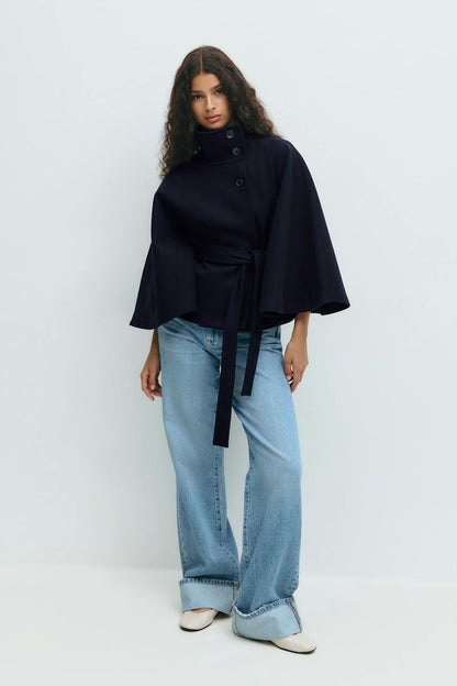 Dames Capejas | Elegante jas met ceintuur en hoge kraag
