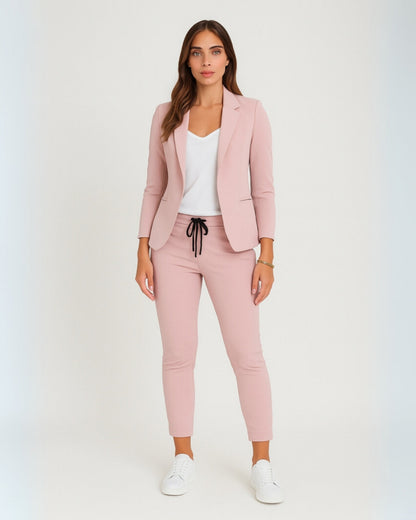 Verena – Broekpak dames met elegante pasvorm